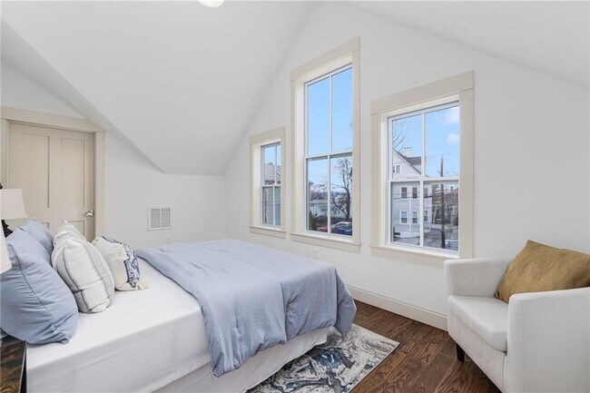 Building Photo - 214 Camp St