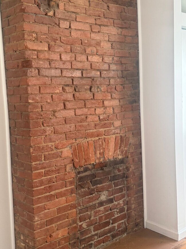 Building Photo - 2br Bloomfield townhome