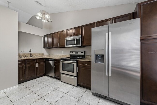 Building Photo - 140 Lakepointe Cir