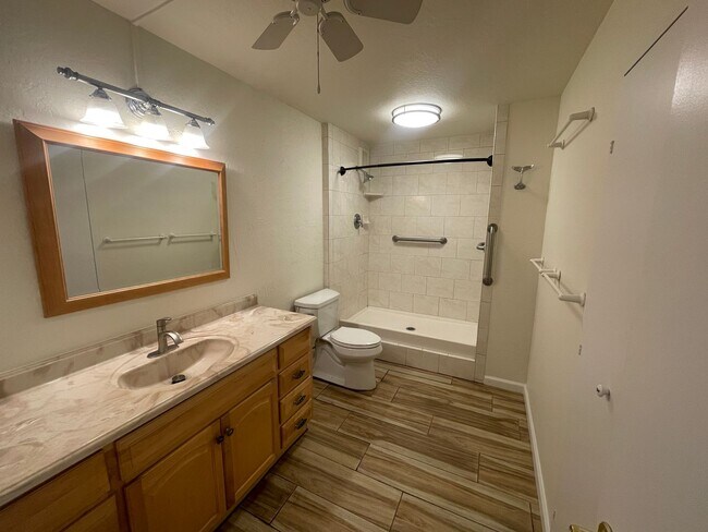 Building Photo - Lahaina Roads Oceanfront One Bedroom
