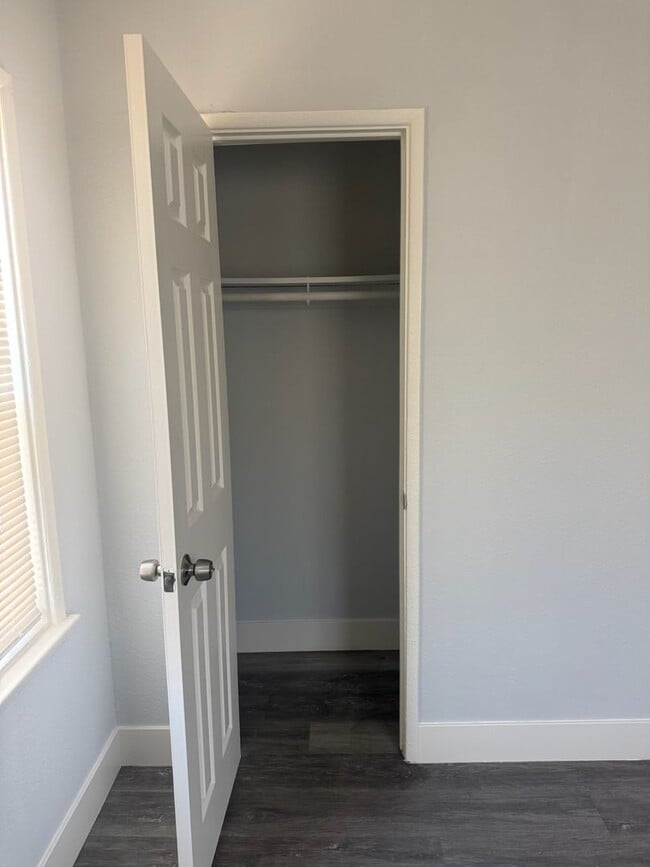 Building Photo - Beautiful and Well Kept 3-Bedroom House fo...