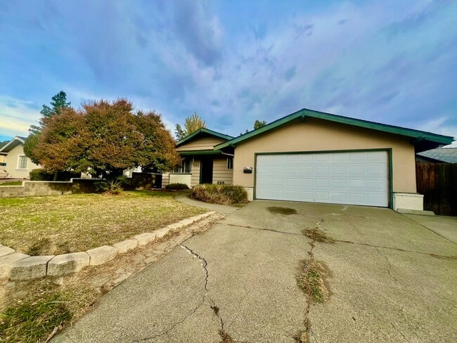 Primary Photo - 280 Markham Ave