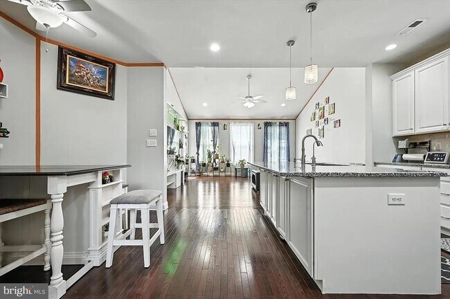Building Photo - 3023 Rainer Rd