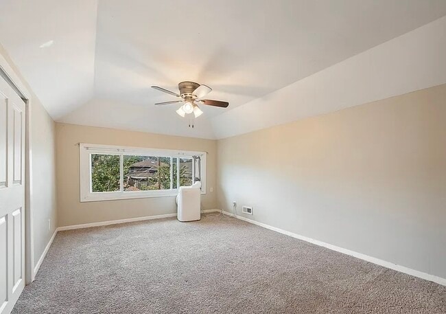 Building Photo - 8756 Sproat Ave