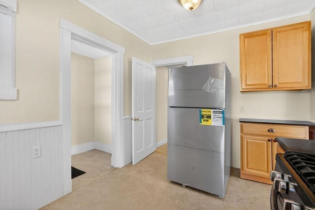 Building Photo - 157-159 Pleasant Street