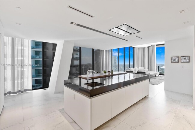 Building Photo - 1000 Biscayne Blvd