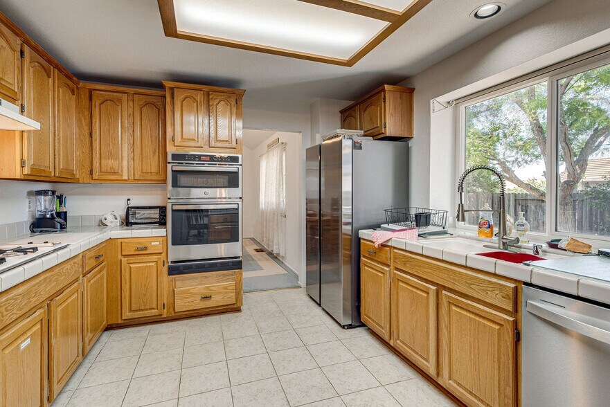 Building Photo - 2033 Silvercrest Dr