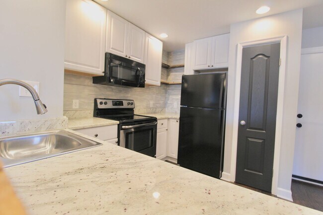 Building Photo - 1340 Hunters Rd