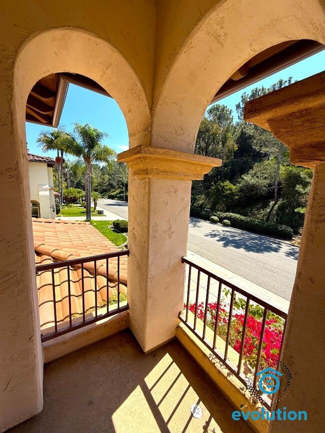 Building Photo - 2914 Carrillo Way