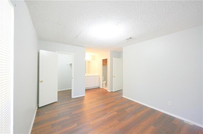 Building Photo - 1013 Fieldwood Dr