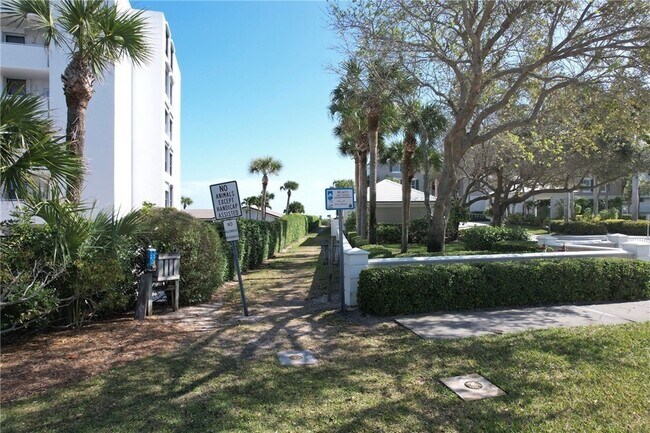 Building Photo - 1441 Ocean Dr