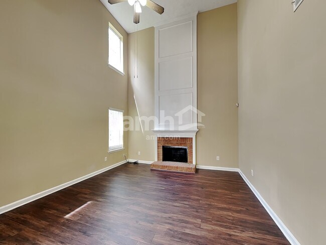 Building Photo - 3817 Majestic Ln SW