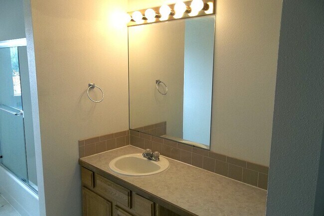 Building Photo - 3301 Saratoga St