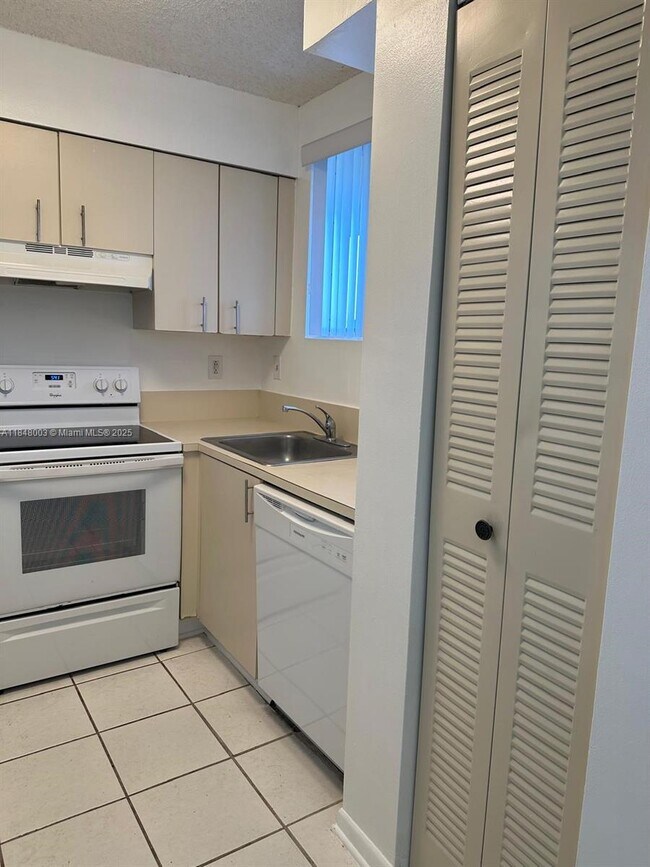 Building Photo - 14930 SW 82nd Terrace