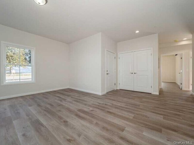 Building Photo - 4 S Hls Wy