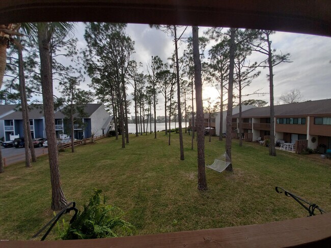 Primary Photo - 6901 N Lagoon Dr