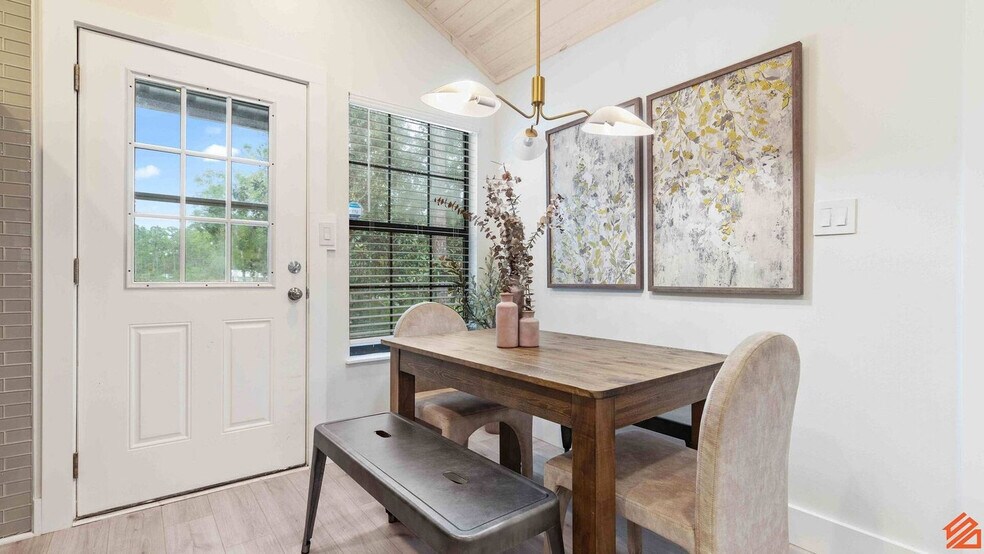 Building Photo - 33 Santana Dr