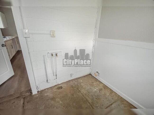 Building Photo - 4121 Byram Ave