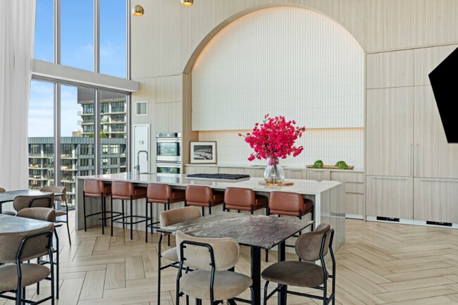 Building Photo - 214 W Hill St