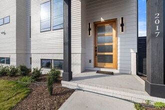Building Photo - 5-bedroom 3.5 Bathroom Home in Durham