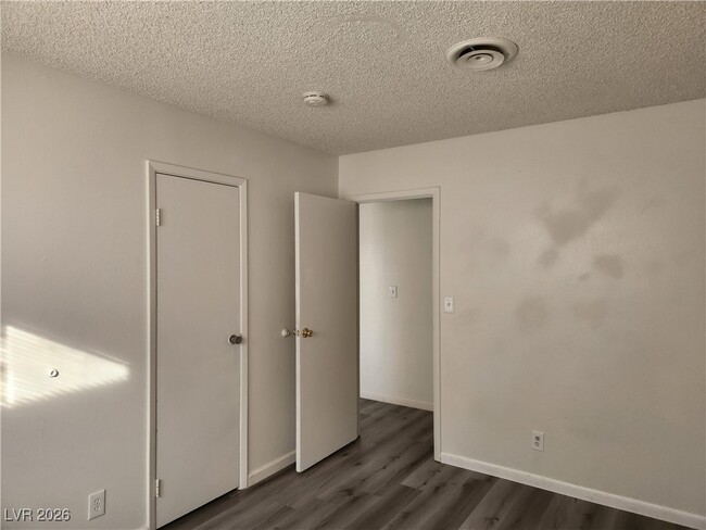 Building Photo - 609 Carpenter Dr