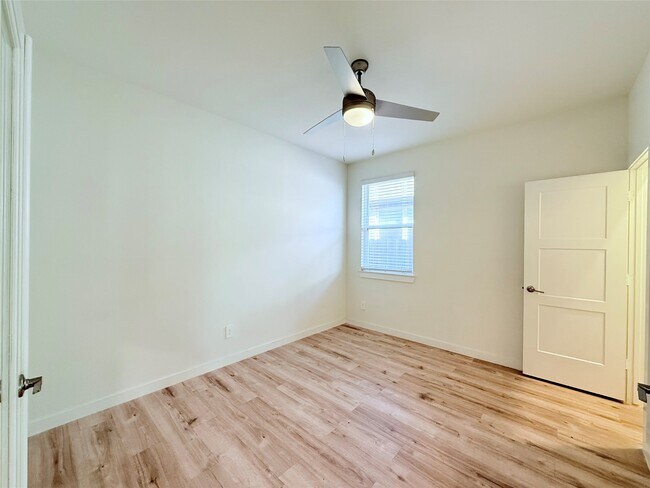 Building Photo - 105 Aurora Spgs Dr