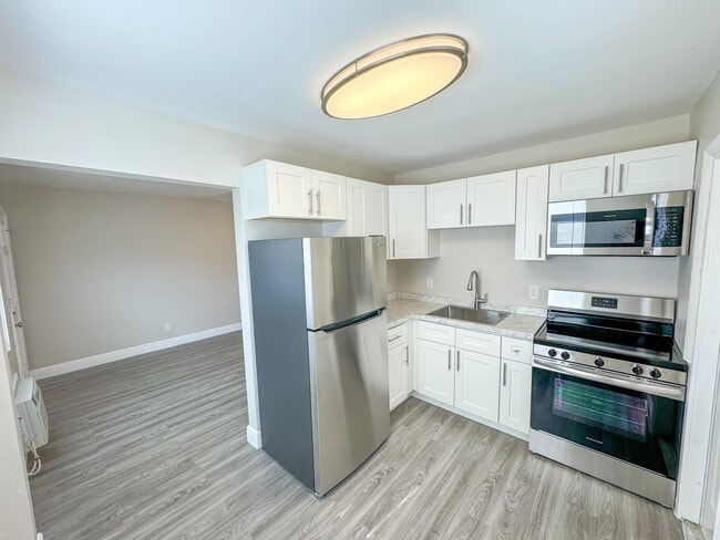 Building Photo - 908 14th St