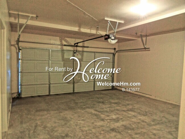 Building Photo - Spacious Triana North Townhome
