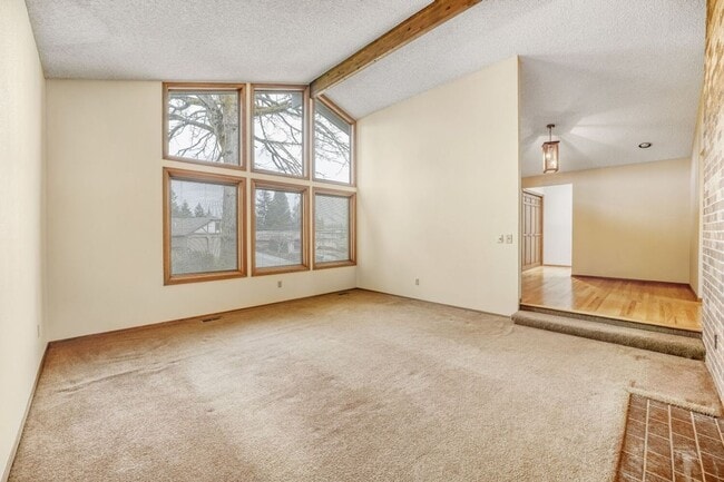 Building Photo - Single Family house on Meridian Valley Country Club.  Gated community