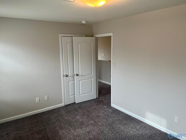 Building Photo - 193 Cloverbrook Dr