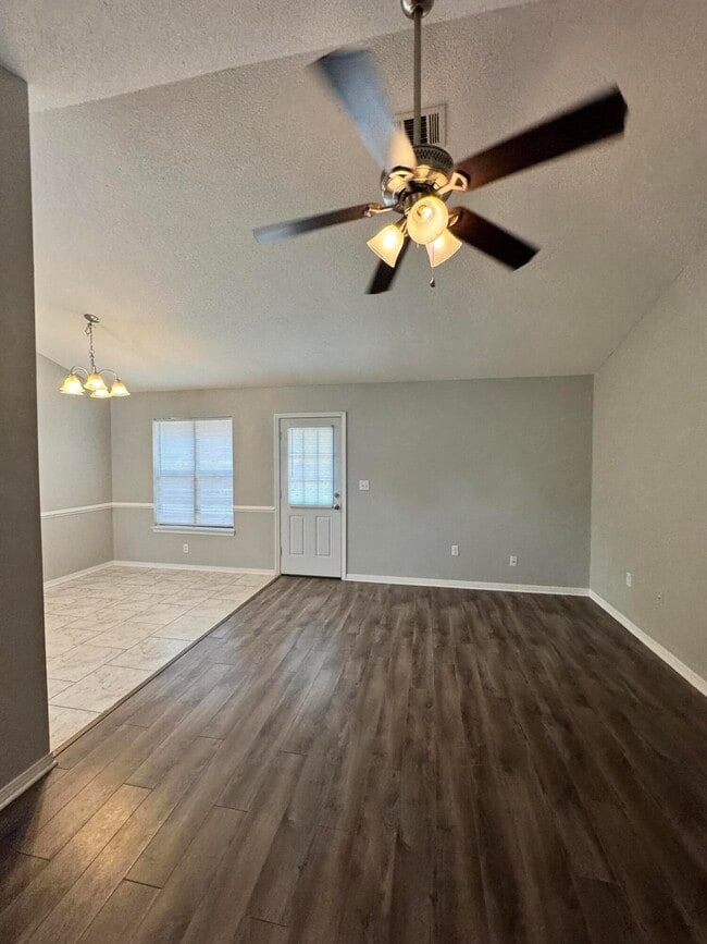 Building Photo - 129 Oak Terrace Dr