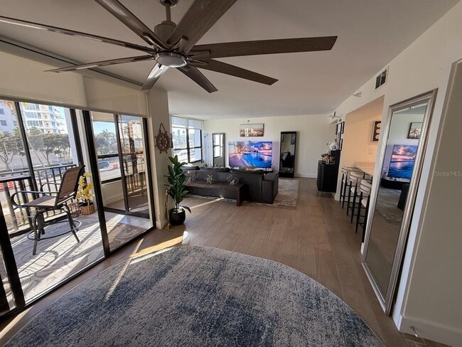 Building Photo - 11 Sunset Dr