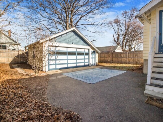 Building Photo - 18 Sherman Ct