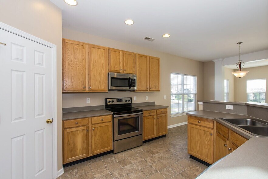 Building Photo - 7205 Sandown Ct