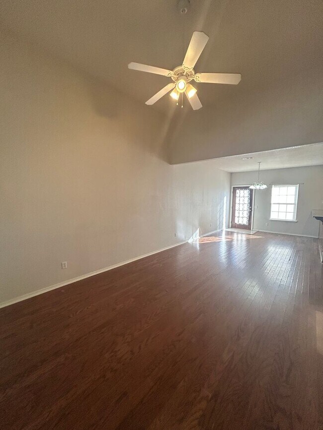 Building Photo - 3005 SW Amberwood Ave