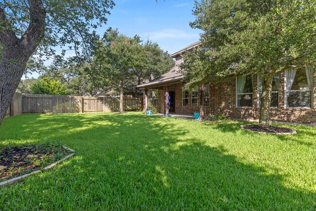 Building Photo - 2406 Sweetwater Ln