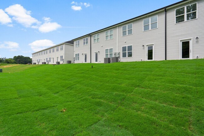 Building Photo - Move in Special*1/2 Month Rent Free* 3 Bed...