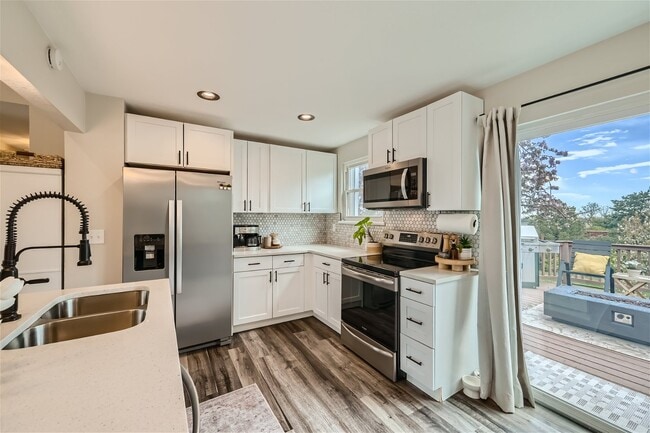 Building Photo - 2070 Ridge Dr