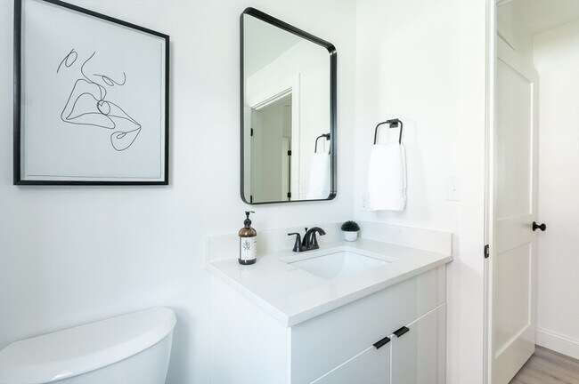 Building Photo - 7 Kenoza Ave