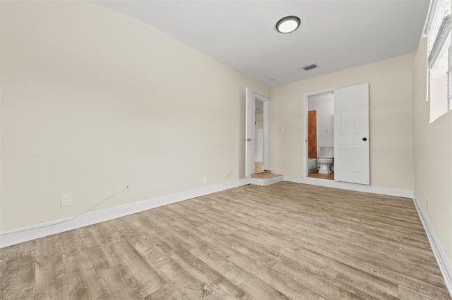 Building Photo - 1524 NW 18th Ct