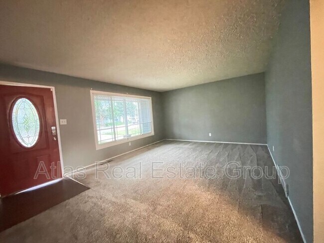 Building Photo - 209 Everett Dr