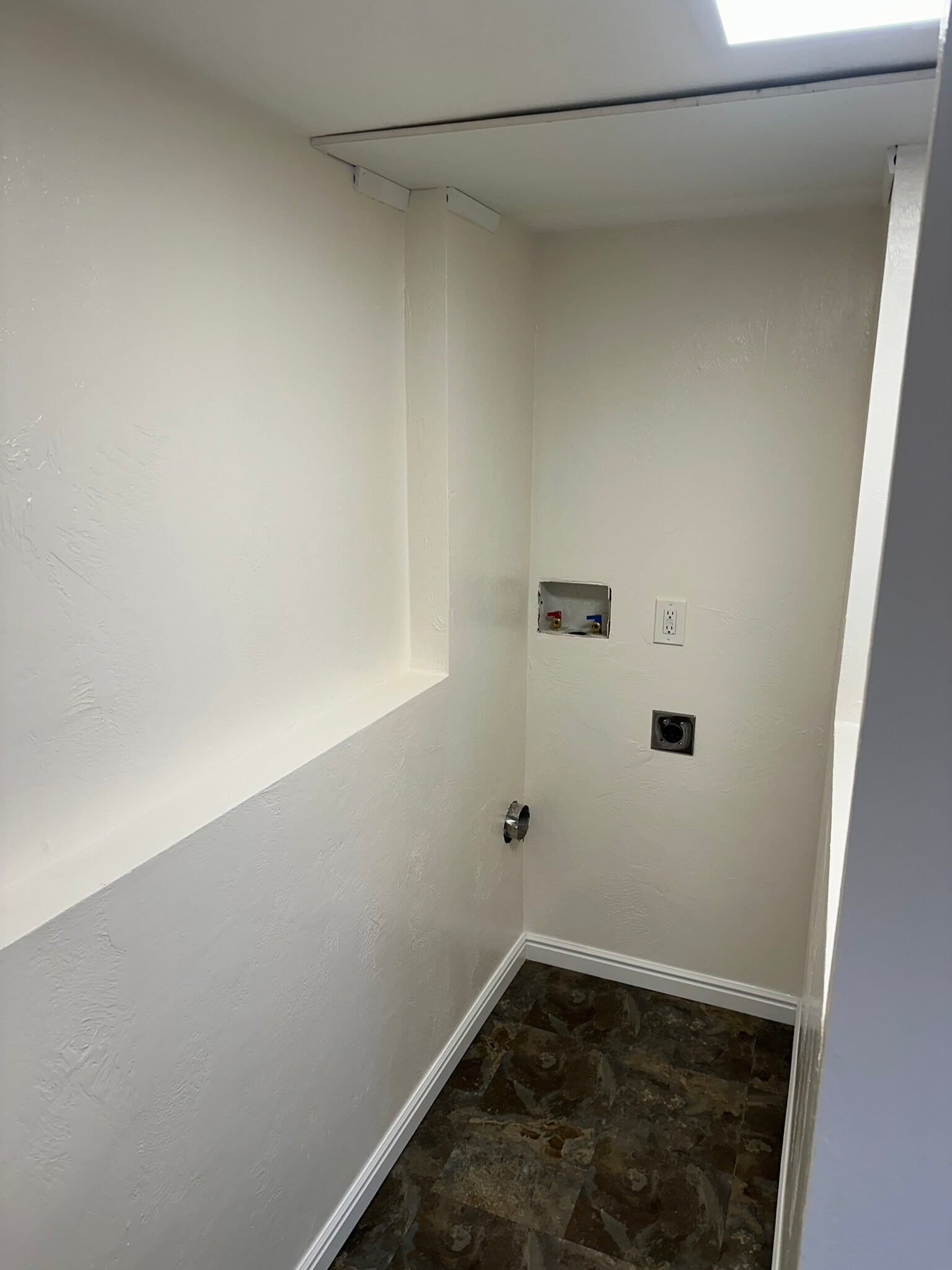 Building Photo - 449 Center St