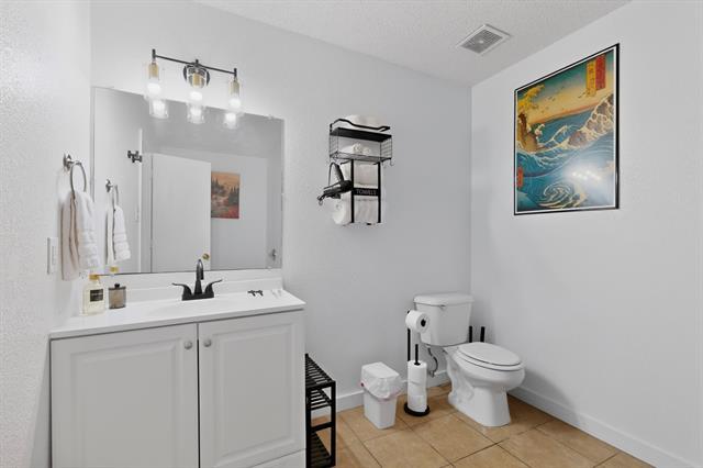 Building Photo - 2316 White Oak Dr