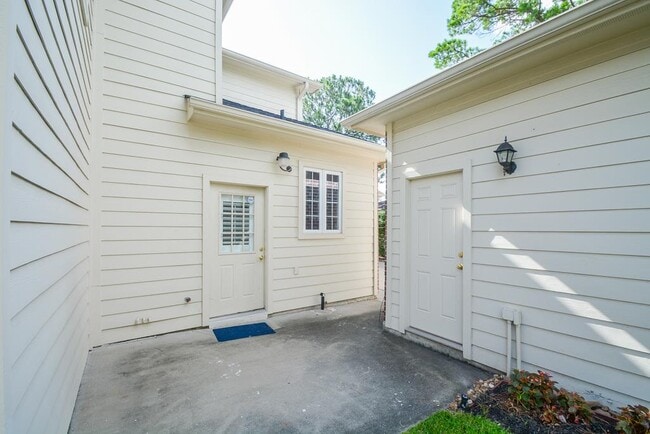 Building Photo - 2326 Walnut Bend Ln