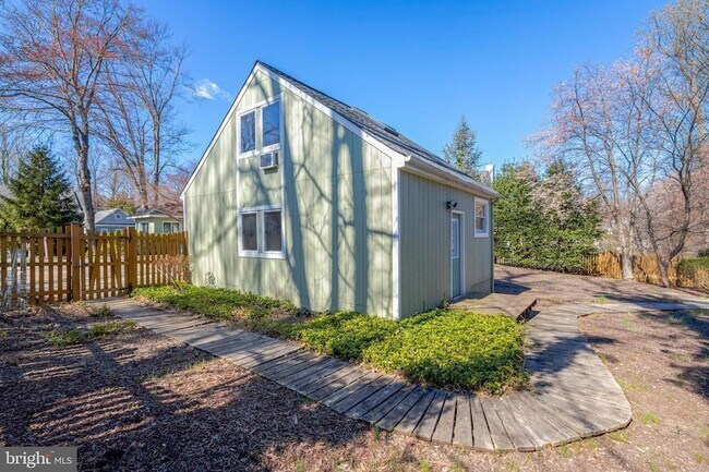 Building Photo - 2031 Hillside Dr