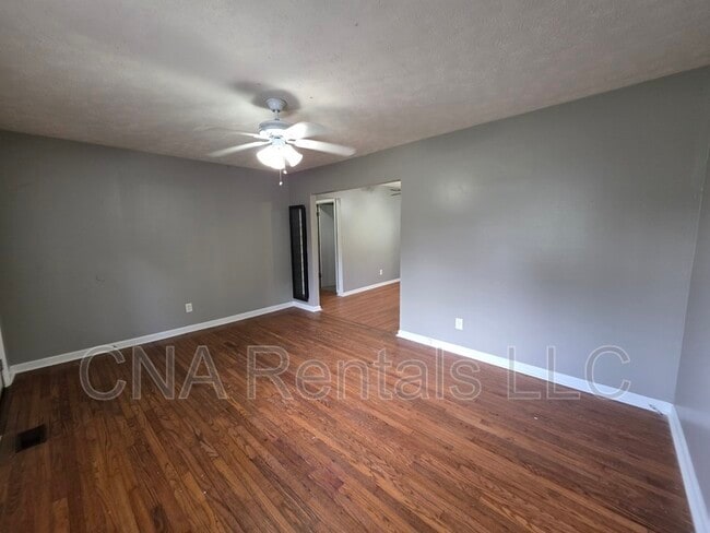 Building Photo - 112 E Acres Dr SE