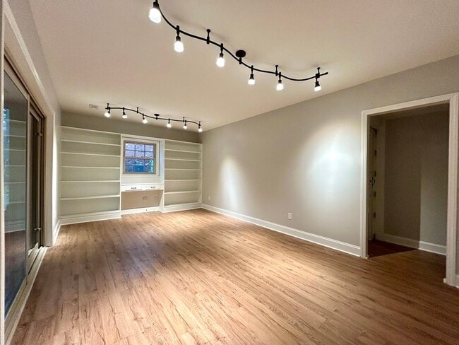 Building Photo - 5922 Amity Pl