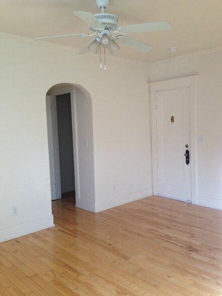 Building Photo - 836 S Park View St