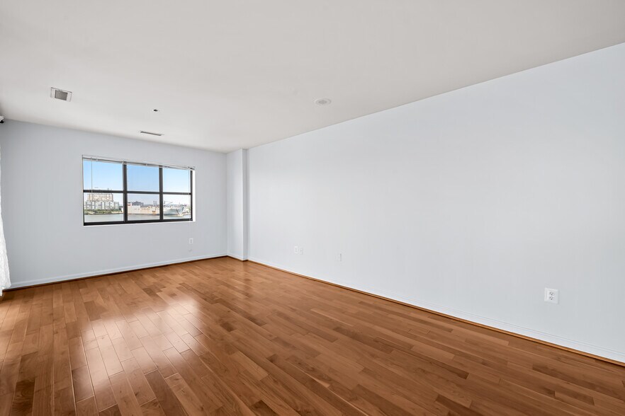 Building Photo - 2702 Lighthouse Pt E