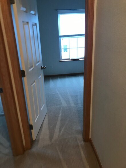Building Photo - 1209 SE Village View Ln